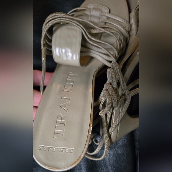 New York Transit Gold/tan Strappy Women's Sandals Sz7M - Picture 8 of 8